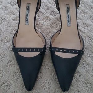 Manola Blanik Kitten Heel Shoe